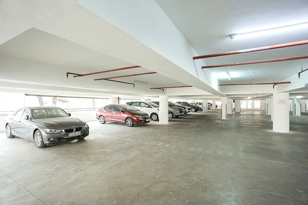 Bãi xe Thuận Kiều plaza