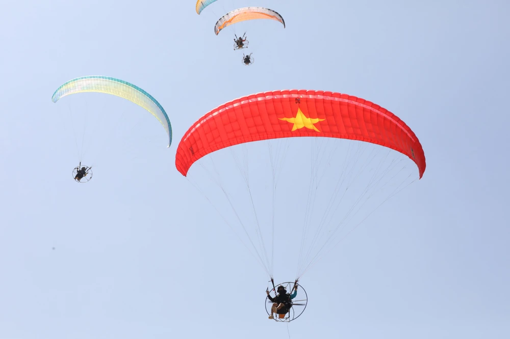 Thi dù lượn ở Vũng Tàu