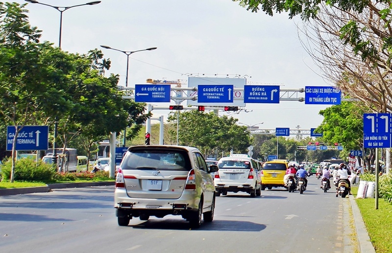 đường Bạch Đằng hướng vào sân bây Tân Sơn Nhất